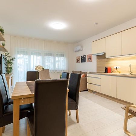 Leda Apartmanok By Bltn Сиофок Екстериор снимка
