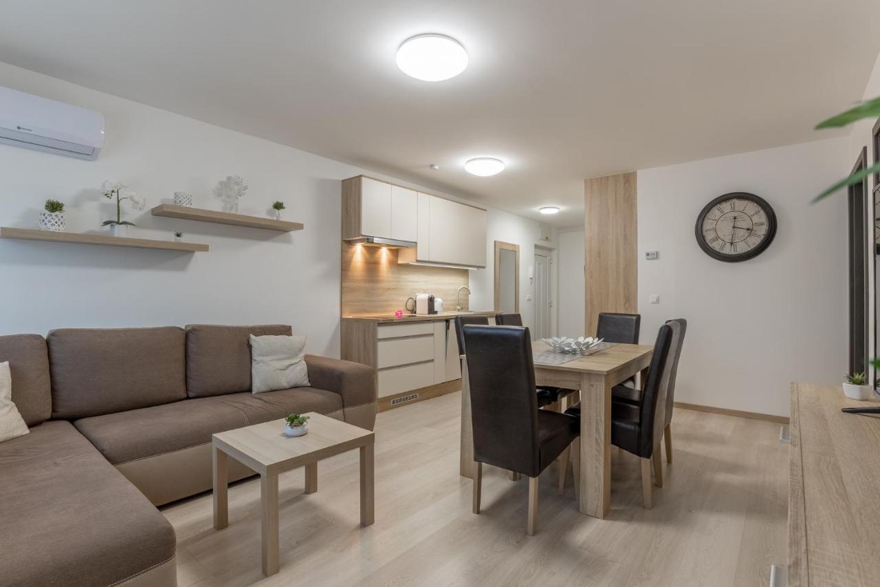 Leda Apartmanok By Bltn Сиофок Екстериор снимка