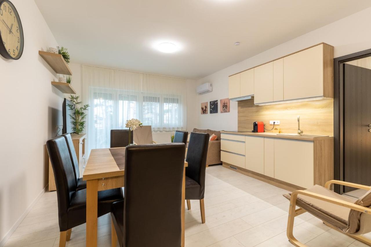 Leda Apartmanok By Bltn Сиофок Екстериор снимка