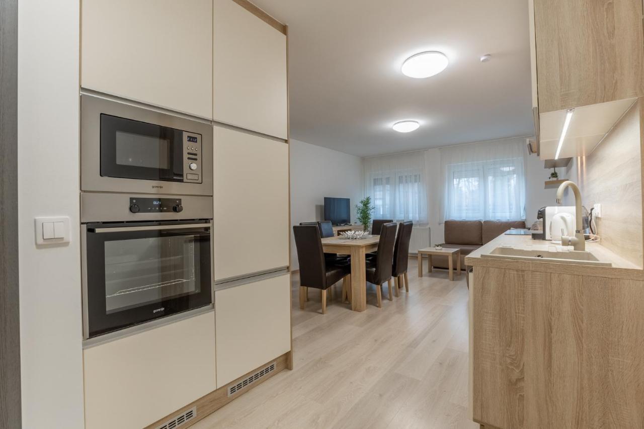 Leda Apartmanok By Bltn Сиофок Екстериор снимка