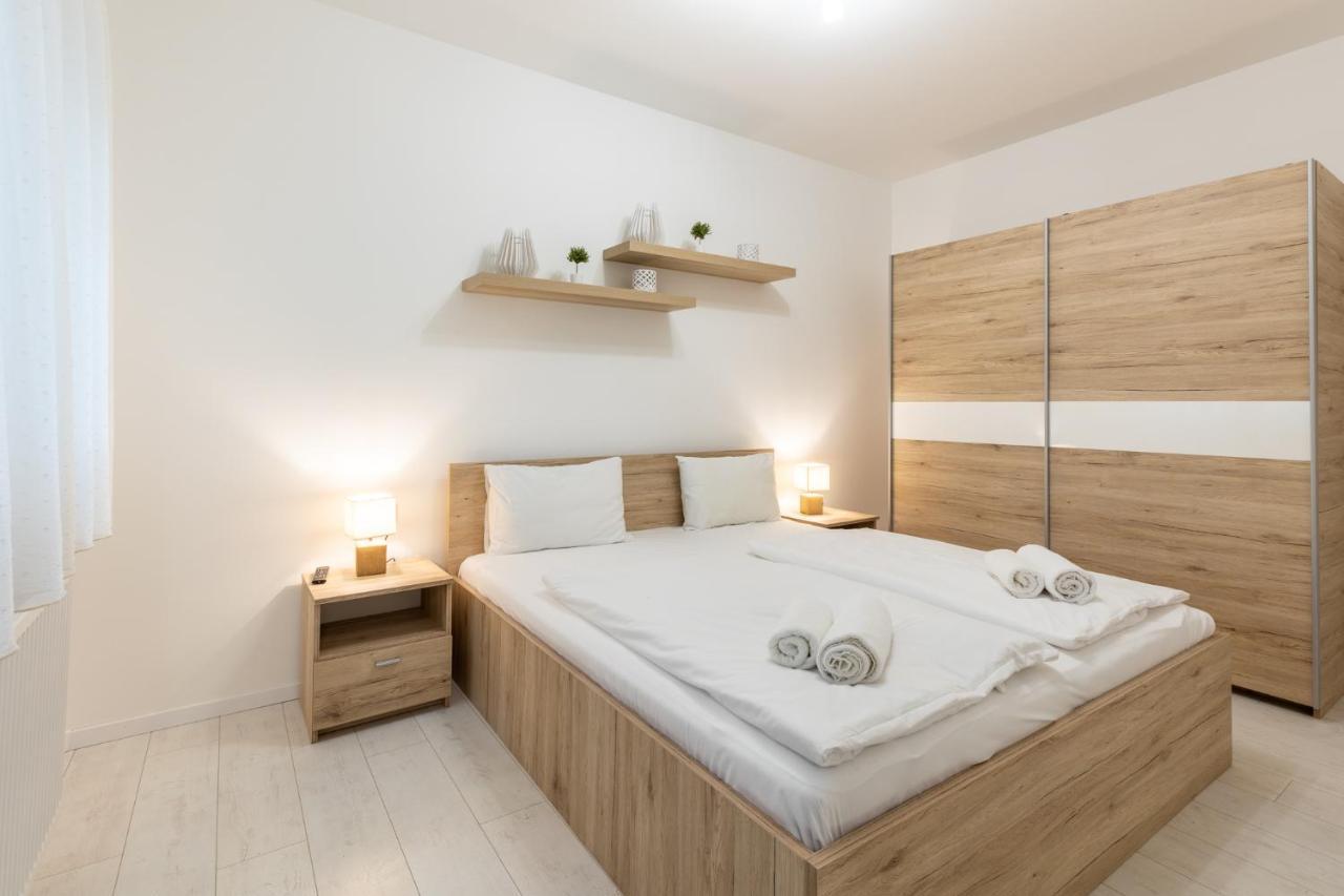 Leda Apartmanok By Bltn Сиофок Екстериор снимка