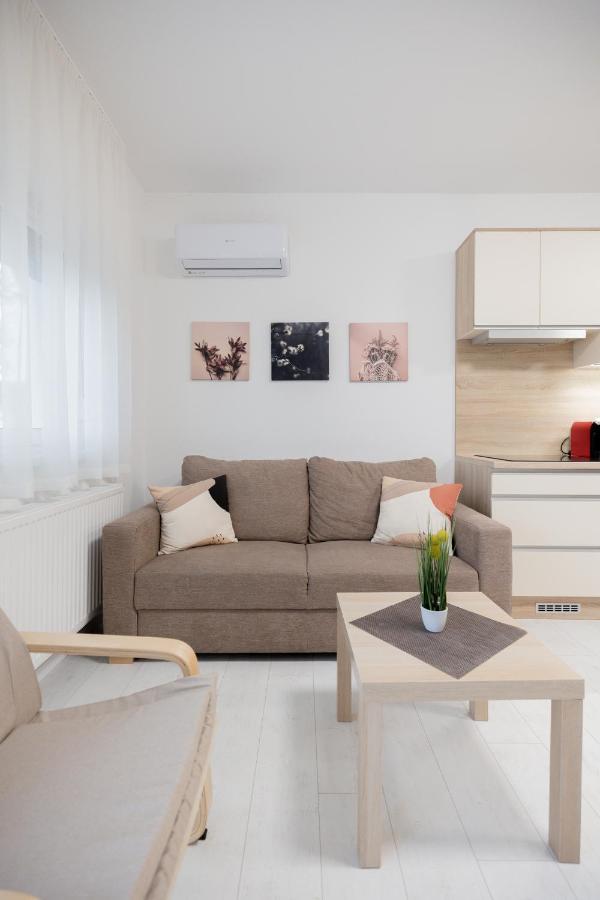 Leda Apartmanok By Bltn Сиофок Екстериор снимка
